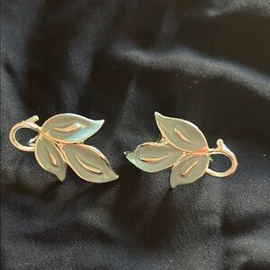 Elegant Vintage Coro Leaf Design Clip Earrings